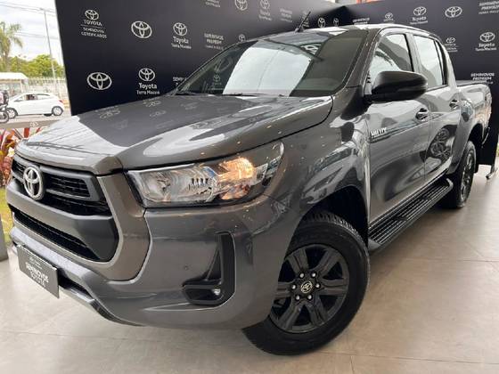 TOYOTA HILUX 2.8 D-4D TURBO DIESEL CD SR 4X4 AUTOMÁTICO TOYOTA HILUX 2.8 D-4D TURBO DIESEL CD SR 4X4 AUTOMÁTICO